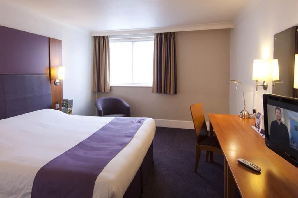 Premier London Gatwick Airport - A23 Airport Way Crawley (West Sussex)