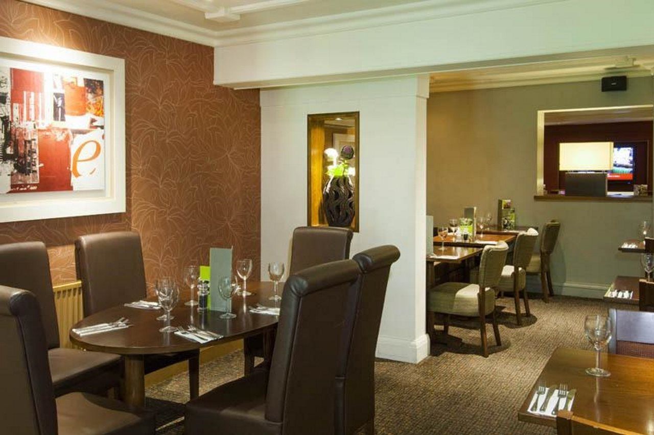 Premier London Gatwick Airport - A23 Airport Way Hotel