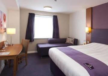 Premier London Gatwick Airport - A23 Airport Way Hotel